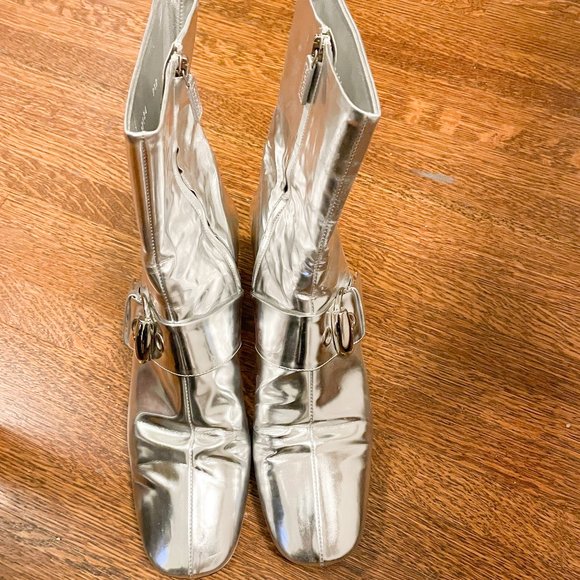 Gucci Shoes - Gucci silver boots